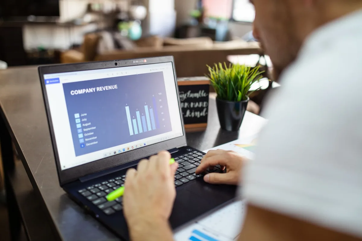 Chart showing recurring revenue growth in a coaching business