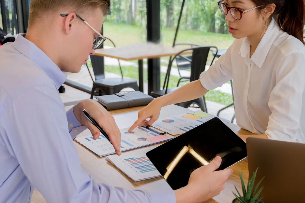 ProGlobal advisor walking a coach through the Profit Advisor Method